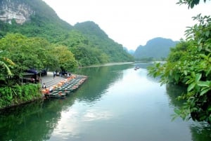 Hanoi / Ninh Binh: Trang An eco-tourism - Hoa Lu & Mua Cave