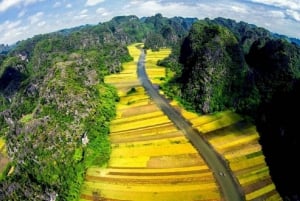 Hanoi / Ninh Binh: Trang An eco-tourism - Hoa Lu & Mua Cave
