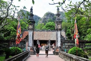 Hanoi: Ninh Binh, Bai Dinh/Hoa Lu, Trang An, & Mua Cave Tour