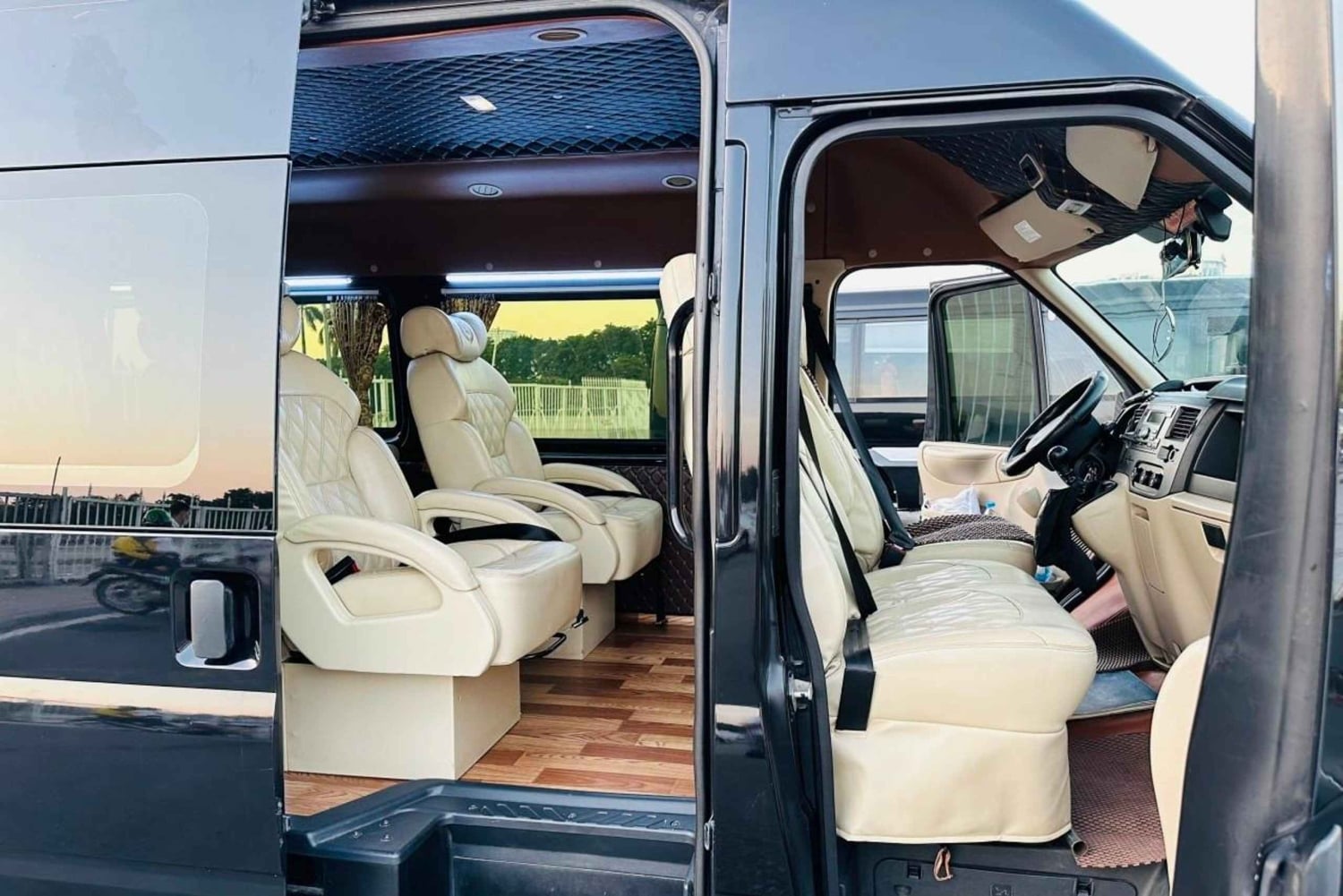 De Hanói: Serviço diário de limusina premium para Ha Long