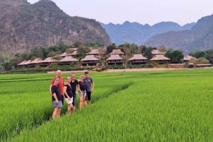 Da Hanoi: tour privato/di gruppo alla valle di Mai Chau, di un giorno
