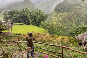Desde Hanoi: Sapa 2D1N Alojamiento en familia en autobús por la mañana