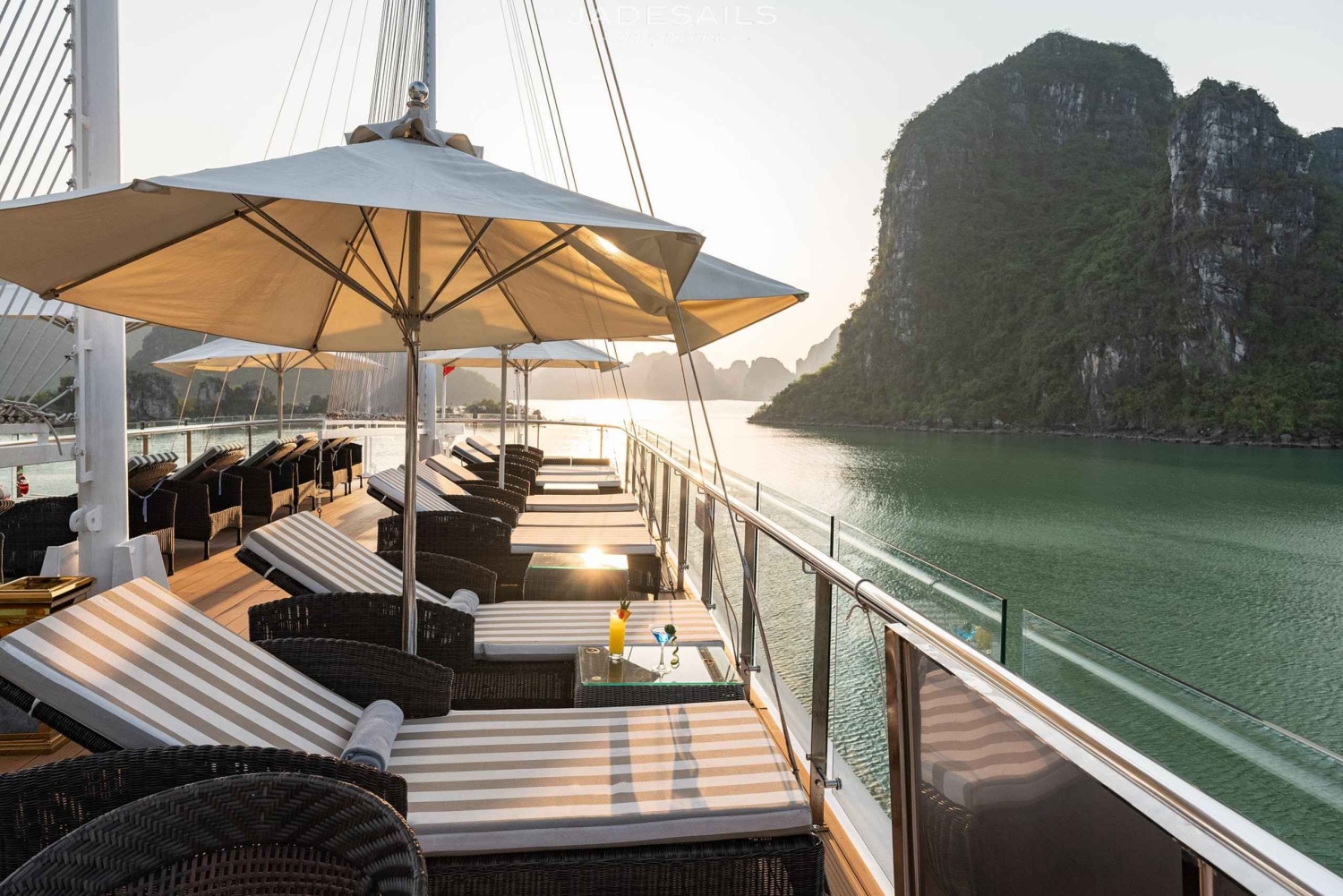 Fra Hanoi: Topprangerte Ha Long Bay Day Cruise med Jade Sails