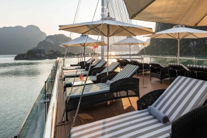 Vanuit Hanoi: Hoog aangeschreven Ha Long Bay dagcruise met Jade Sails