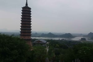 Ab Hanoi: Trang An & Bai Dinh Pagode Ganztagestour private Tour