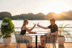 Desde Hanoi: Crucero por la bahía de Lan Ha y la isla de Cat Ba con almuerzo