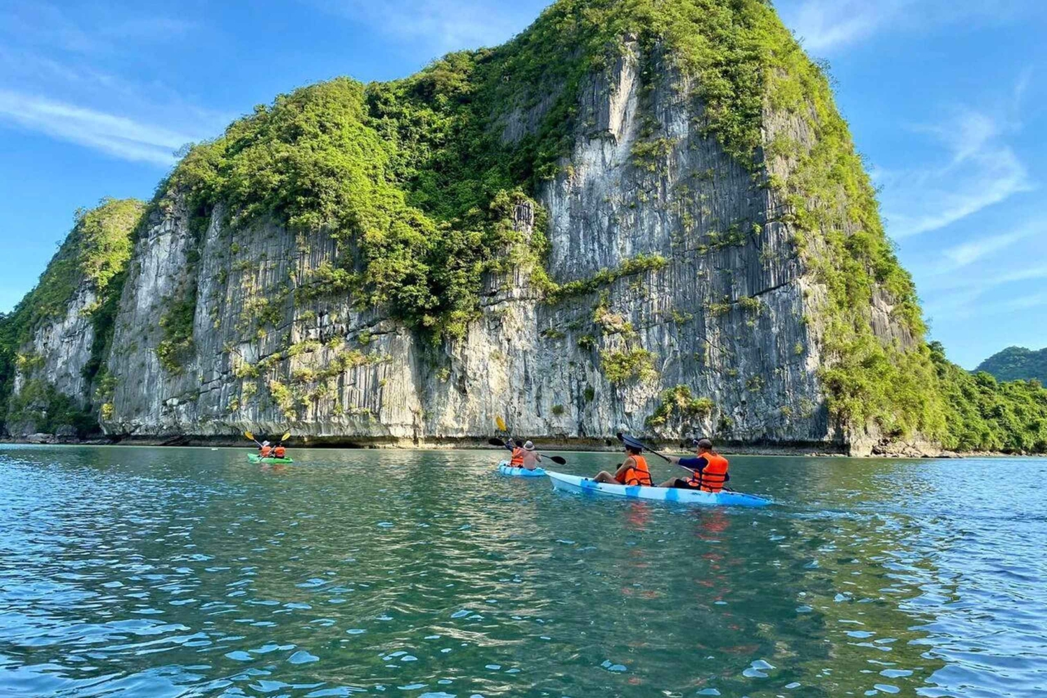 De Hanói: Visita as ilhas Cat Ba e a aldeia flutuante em 1 dia