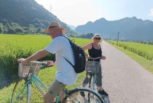Depuis Hanoï : visite de Hoa Lu et Trang An ou Tam Coc et les grottes de Mua.