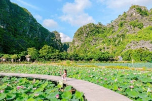 Depuis Hanoï : visite de Hoa Lu et Trang An ou Tam Coc et les grottes de Mua.
