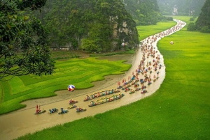 Depuis Hanoï : visite de Hoa Lu et Trang An ou Tam Coc et les grottes de Mua.