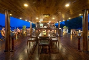 ランハー湾発：食事とカヤック付きの3日間2泊クルーズ