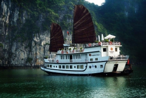Da Ninh Binh: Crociera di 2 giorni nella baia di Bai Tu Long con Dragon Pearl