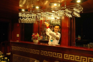 Da Ninh Binh: Crociera di 2 giorni nella baia di Bai Tu Long con Dragon Pearl
