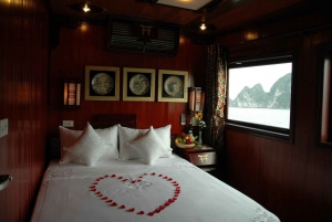 Da Ninh Binh: Crociera di 2 giorni nella baia di Bai Tu Long con Dragon Pearl