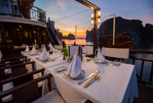 Da Ninh Binh: Crociera di 2 giorni nella baia di Bai Tu Long con Dragon Pearl