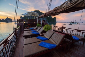 Da Ninh Binh: Crociera di 2 giorni nella baia di Bai Tu Long con Dragon Pearl