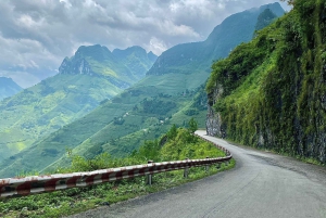 Desde Sapa: Circuito de 3 días por Ha Giang con Safe Rider (máximo 8 personas)