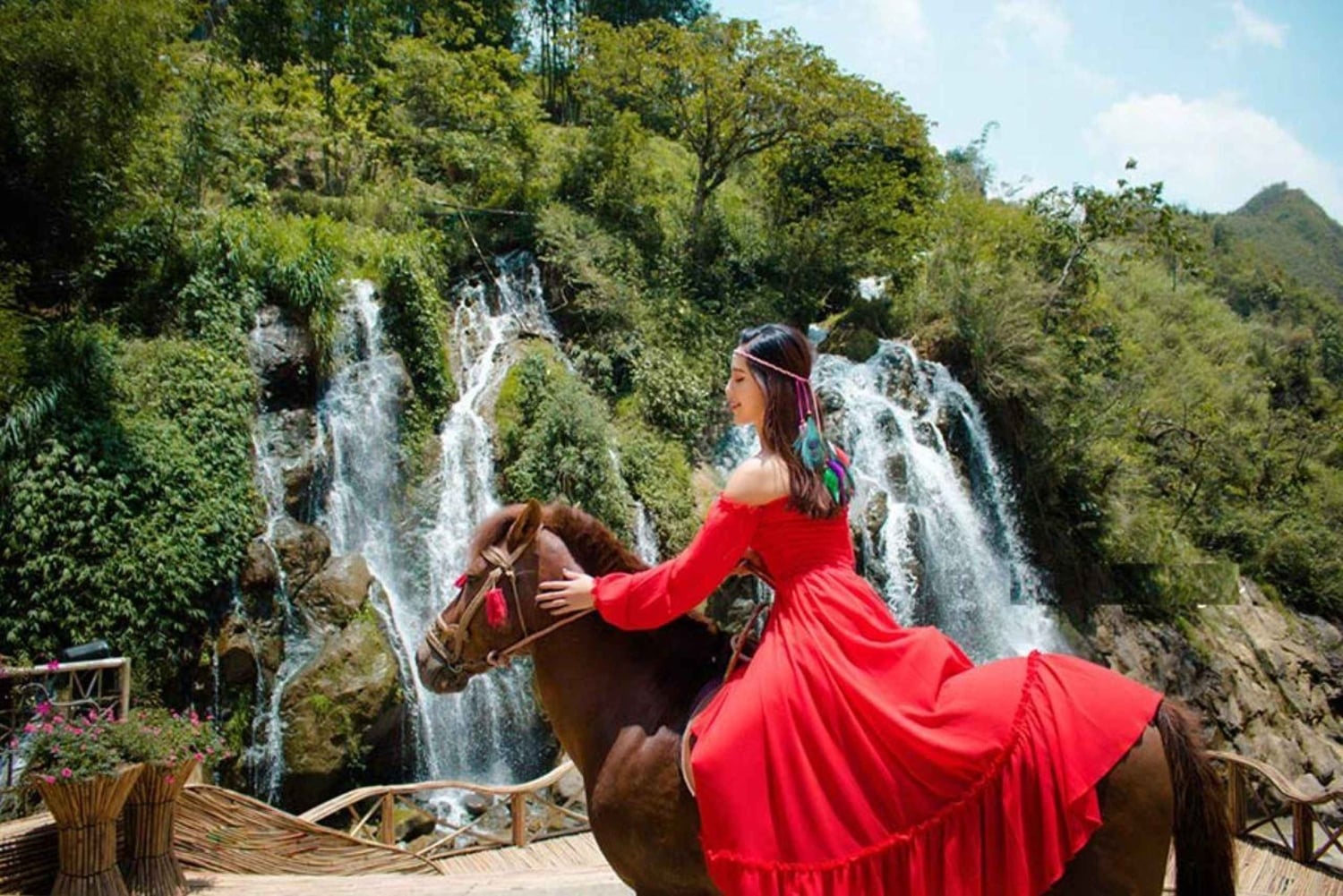 サパ発: SAPA 3D2N (TA VAN ファミリー ホームステイ & ホテル)