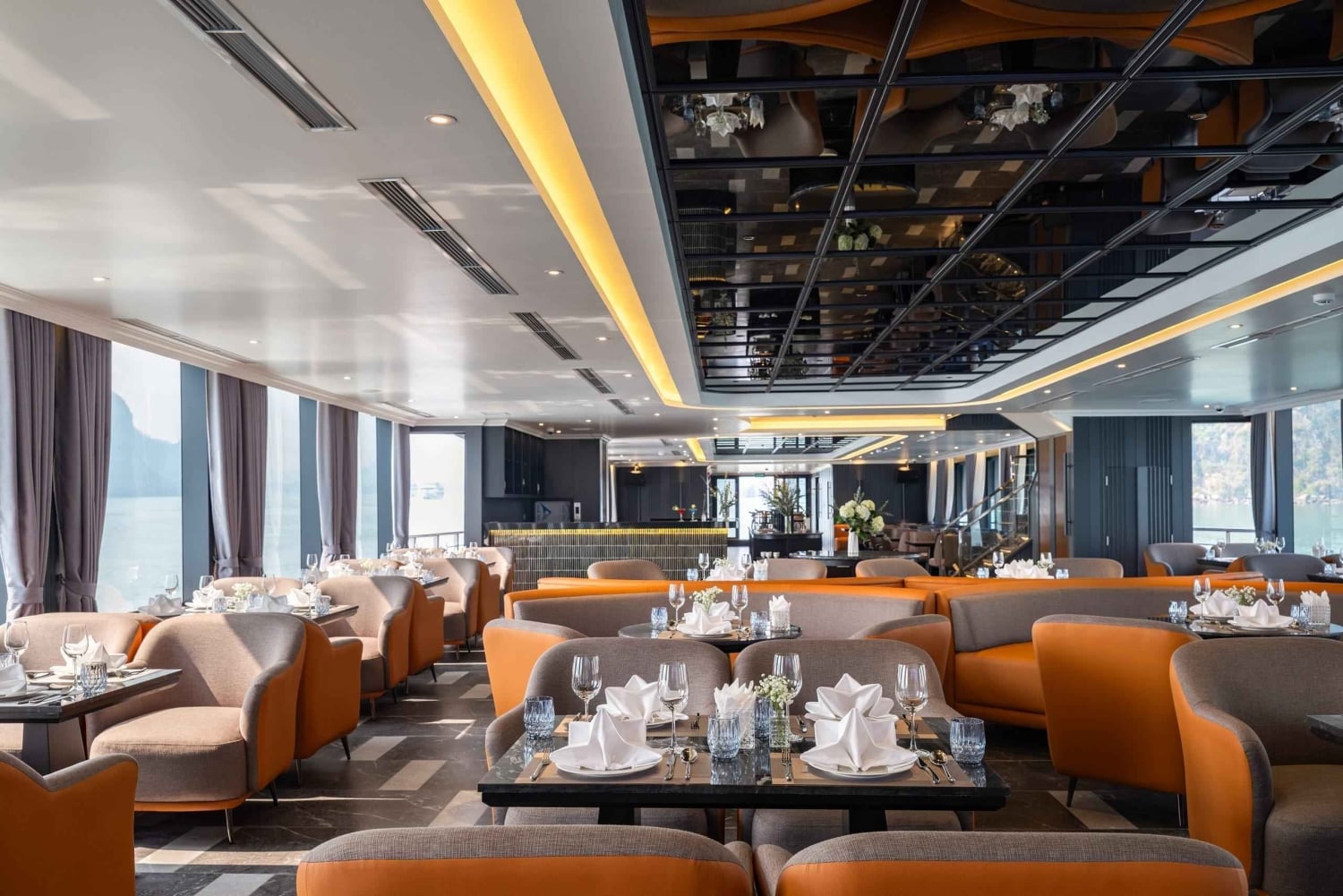 Ganztagestour: Fantastische Halong-Bucht-Tour mit Taliya Cruise 5