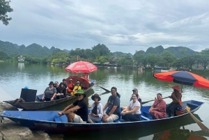 Hanoista: Hanoi: Koko päivän Perfume Pagoda ryhmäkierros lounaalla