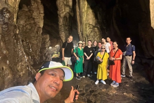 Hanoista: Hanoi: Koko päivän Perfume Pagoda ryhmäkierros lounaalla