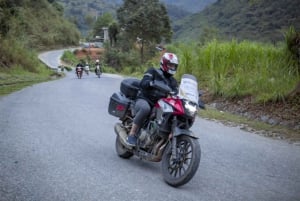 Ha Giang lus 3 dagen 2 nachten tour op de motor vanuit Hanoi