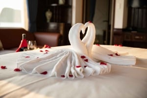 Hanoi/Ninh Binh: Halong–Lan Ha: 2-Day 5-Star Balcony Cruise