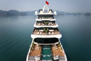 Crociera Ha Long 6★: tour di 2 giorni all'isola di Titop e alla grotta di Sung Sot