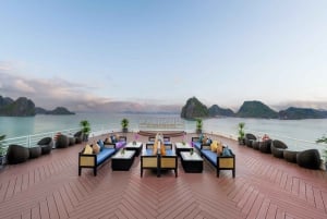 Crociera Ha Long 6★: tour di 2 giorni all'isola di Titop e alla grotta di Sung Sot