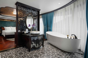 Crociera Ha Long 6★: tour di 2 giorni all'isola di Titop e alla grotta di Sung Sot