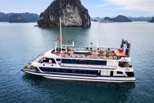 Cruzeiro pela baía de Ha Long e Bai Tu Long com caiaque e almoço buffet