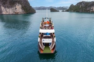 Cruzeiro pela baía de Ha Long e Bai Tu Long com caiaque e almoço buffet