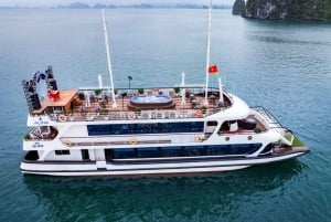 Cruzeiro pela baía de Ha Long e Bai Tu Long com caiaque e almoço buffet
