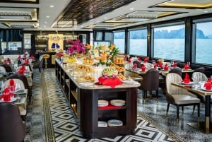 Cruzeiro pela baía de Ha Long e Bai Tu Long com caiaque e almoço buffet