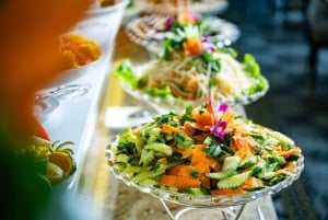 Cruzeiro pela baía de Ha Long e Bai Tu Long com caiaque e almoço buffet