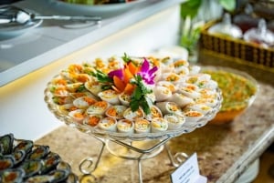 Cruzeiro pela baía de Ha Long e Bai Tu Long com caiaque e almoço buffet