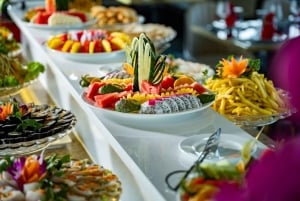 Cruzeiro pela baía de Ha Long e Bai Tu Long com caiaque e almoço buffet