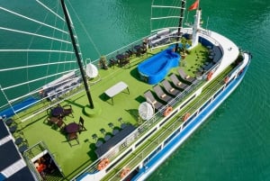 Ha Long & Bai Tu Long-båttur med kajakpaddling och lunchbuffé