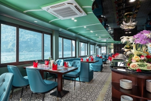 Ha Long & Bai Tu Long-båttur med kajakpaddling och lunchbuffé