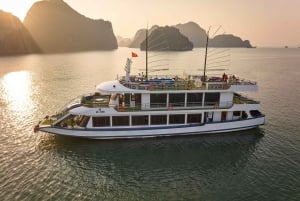 Ha Long & Bai Tu Long-båttur med kajakpaddling och lunchbuffé