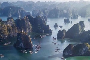 Ha Long Bay Cruise met jacuzzi, kajak en limousine vanuit Hanoi