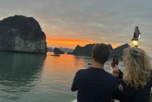 Halong Bay: dagtour - zwemmen, kajakken, grot en maaltijd