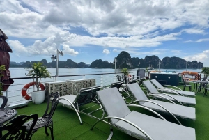 Halong Bay: dagtour - zwemmen, kajakken, grot en maaltijd