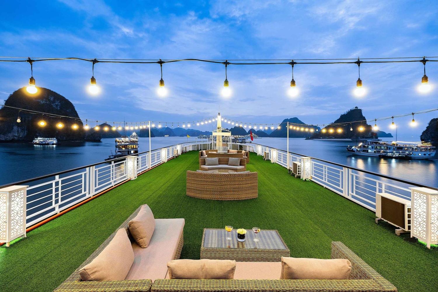 Ha Long Bay: Luksuscruise 2-dagers med alle aktiviteter og guide