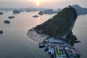 Ha Long Bay: Luksuscruise 2-dagers med alle aktiviteter og guide