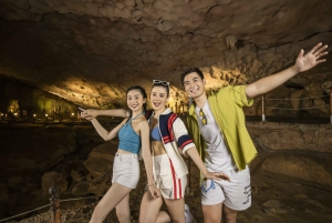 Cruzeiro de luxo na Baía de Ha Long: Ilhas, grutas e almoço local