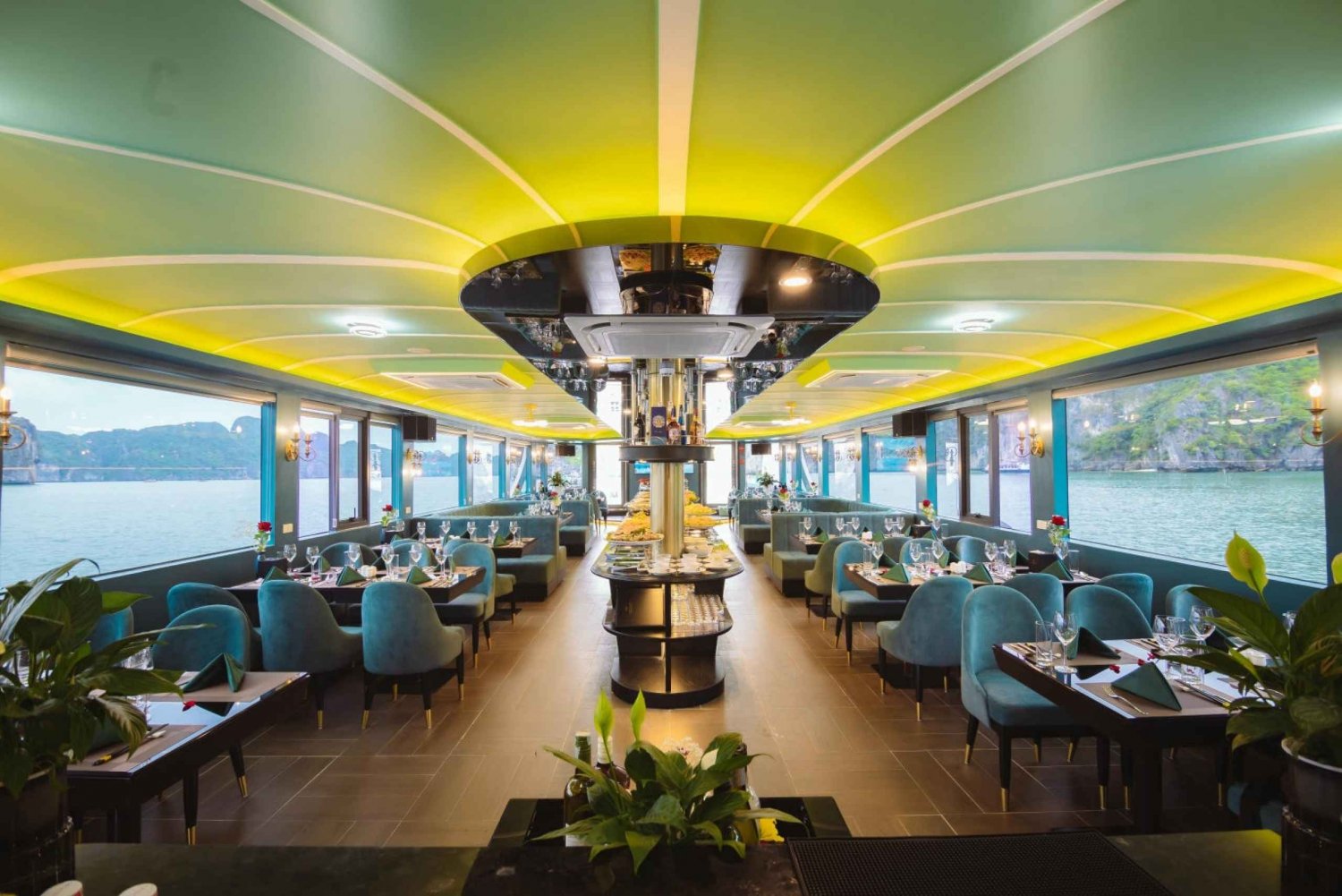 Cruzeiro de luxo de um dia em Halong com deck panorâmico, piscina e almoço buffet