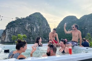 Baia di Ha Long: Crociera di lusso di un giorno, grotte, kayak e pranzo a buffet