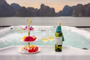 Baia di Ha Long: Crociera di lusso di un giorno, grotte, kayak e pranzo a buffet