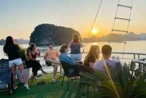 From Hanoi: Ha Long Bay Luxury Day Cruise with Food & Kayak